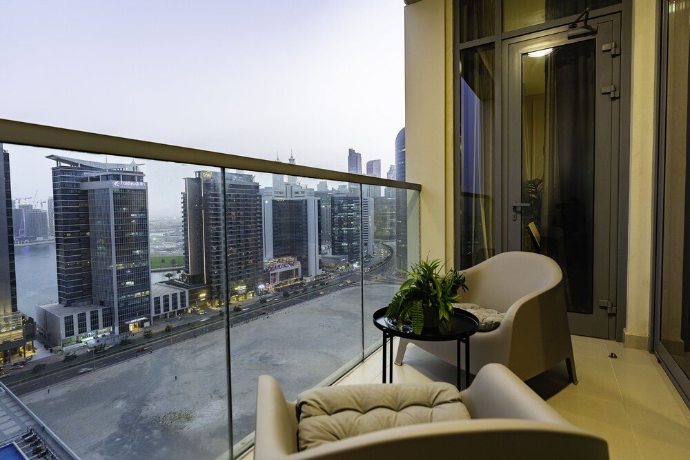 Дубай: Monty - Upscale Modern 1BR in the heart of DT Dubai