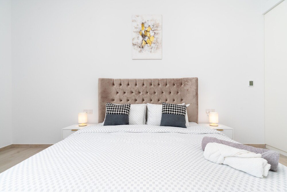 Дубай: SuperHost - Tranquil Cozy Apartment in the Heart of JVC