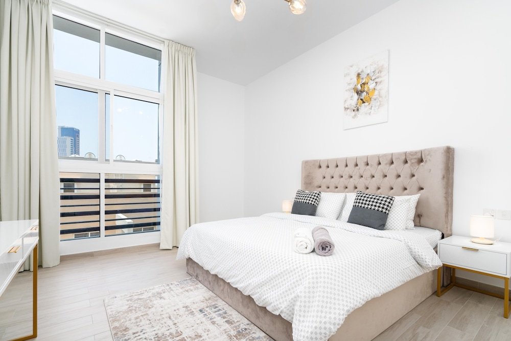 Дубай: SuperHost - Tranquil Cozy Apartment in the Heart of JVC