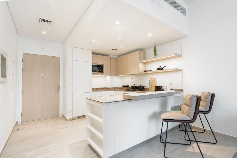 Дубай: SuperHost - Tranquil Cozy Apartment in the Heart of JVC