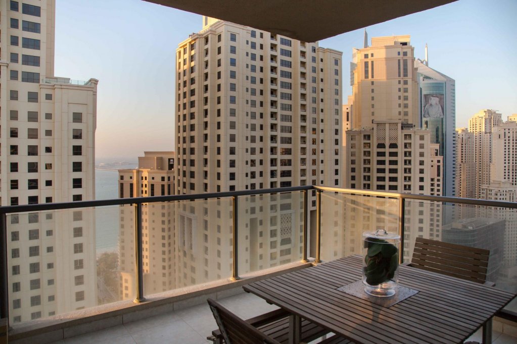 Дубай: Top Floor Familly Apartment with Stunning views
