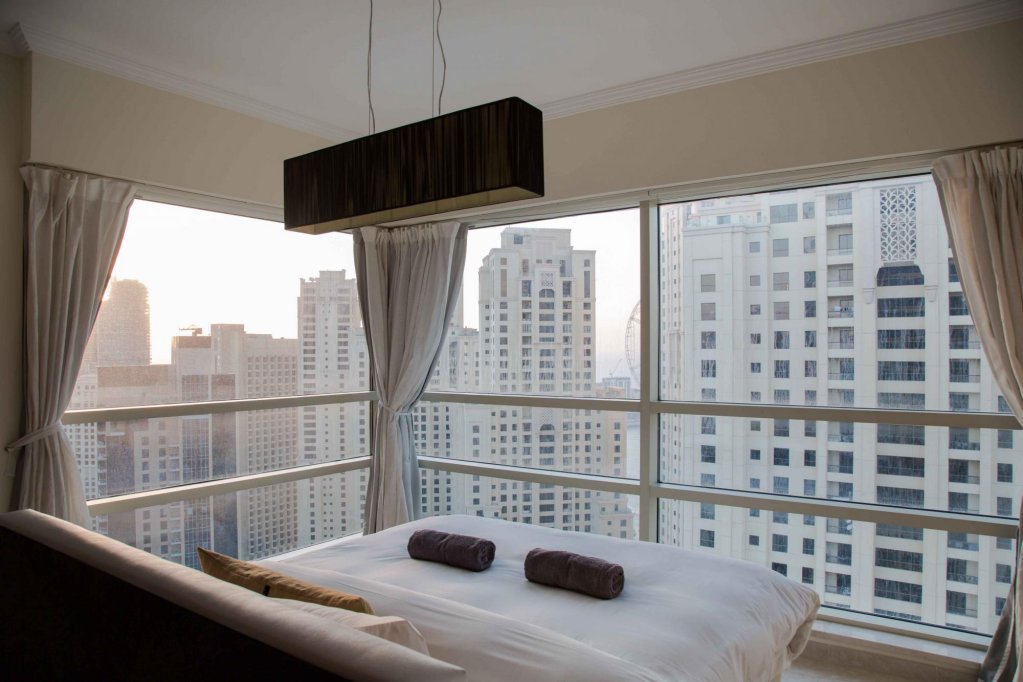 Дубай: Top Floor Familly Apartment with Stunning views