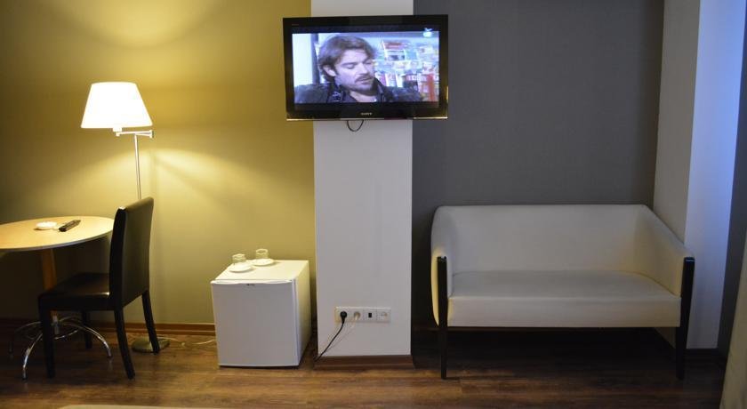 Тбилиси: Three Rooms Hotel