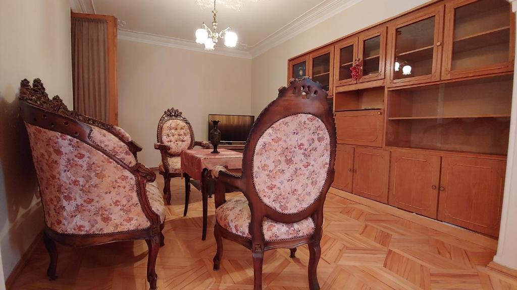 Тбилиси: Saakadze Square Apartment