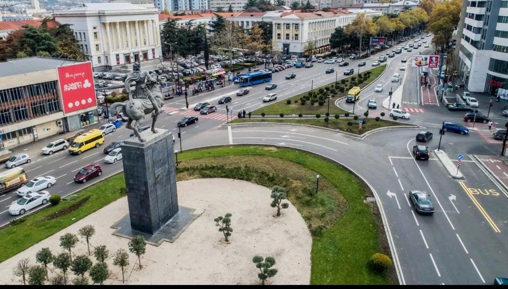 Тбилиси: Saakadze Square Apartment