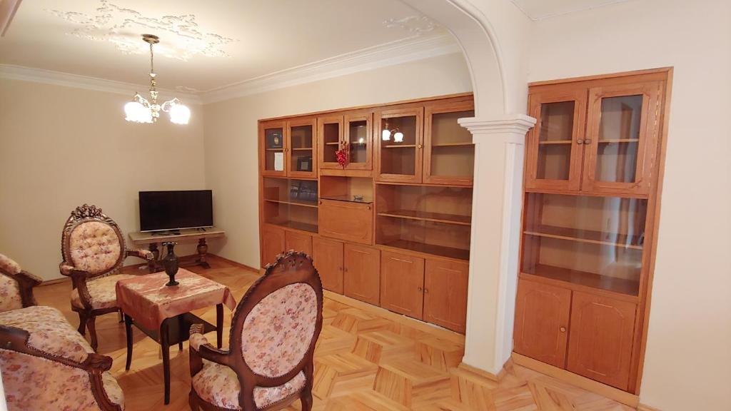 Тбилиси: Saakadze Square Apartment