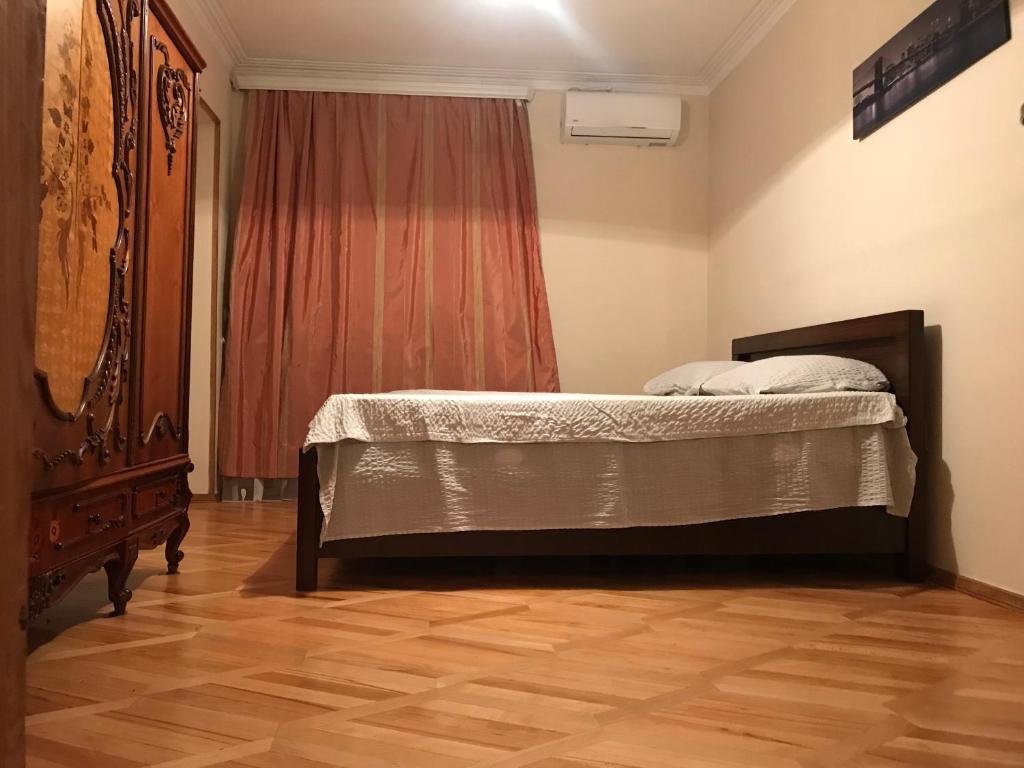 Тбилиси: Saakadze Square Apartment