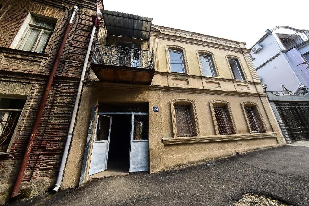 Тбилиси: Rustaveli Tbilisi Yard