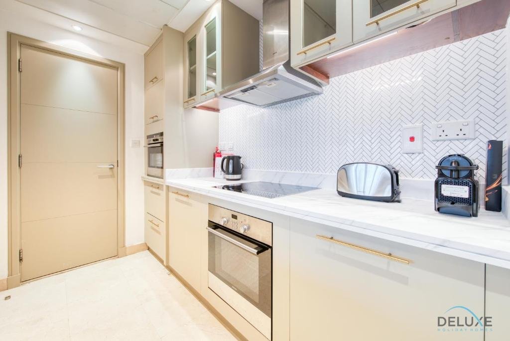 Дубай: Stunning 1BR in Marina Promenade Dubai Marina by Deluxe Holiday Homes