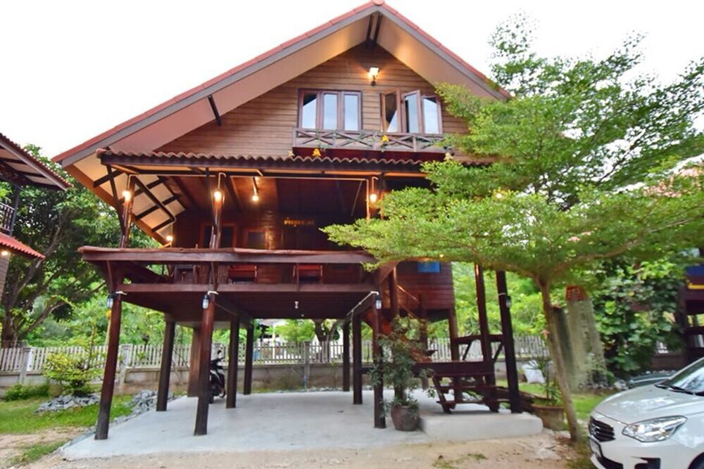 Сирача: Baan Lanwa Homestay