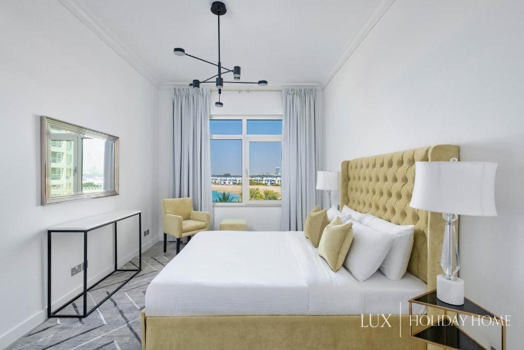 Дубай: LUX - The Shoreline Beach House