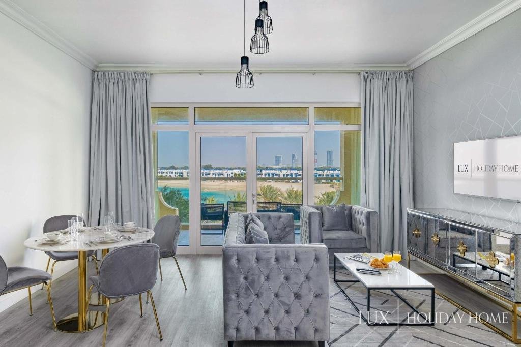 Дубай: LUX - The Shoreline Beach House