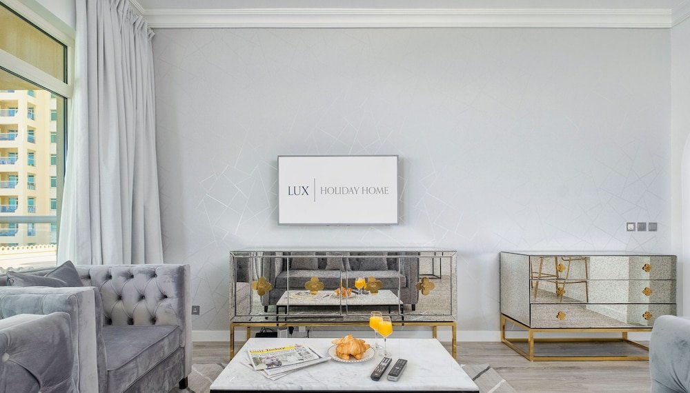 Дубай: LUX - The Shoreline Beach House