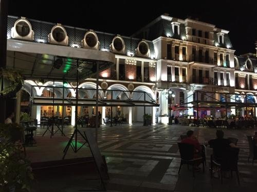 Батуми: Batumi Center 3 Rooms City Side