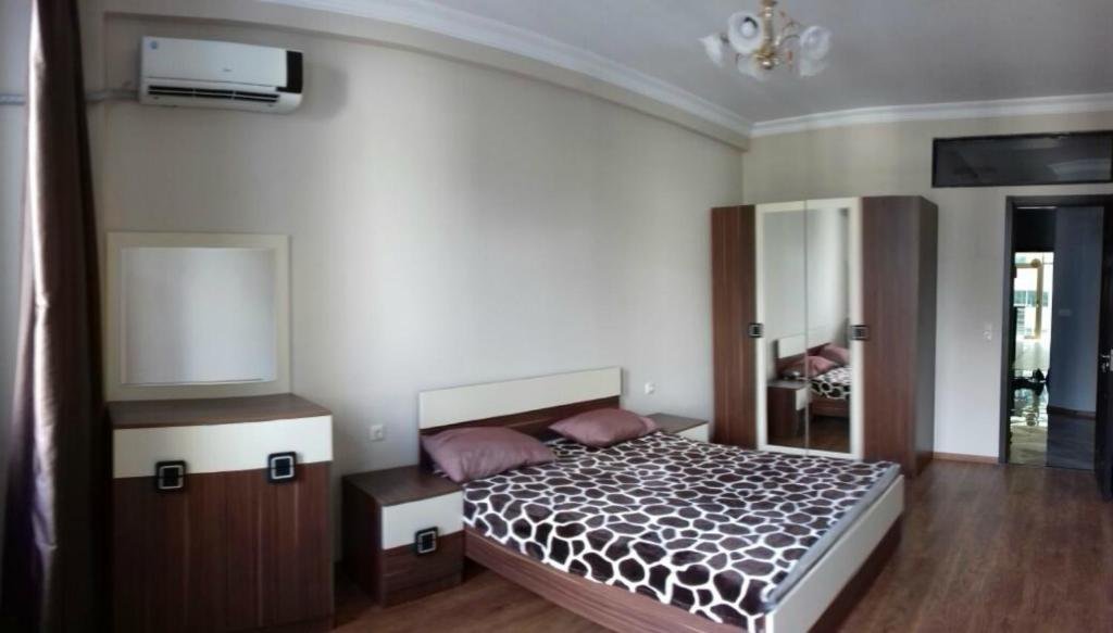 Батуми: Three-Bedroom Apartment in Batumi, near the Black Sea