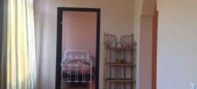 Амбролаури: Guesthouse Host