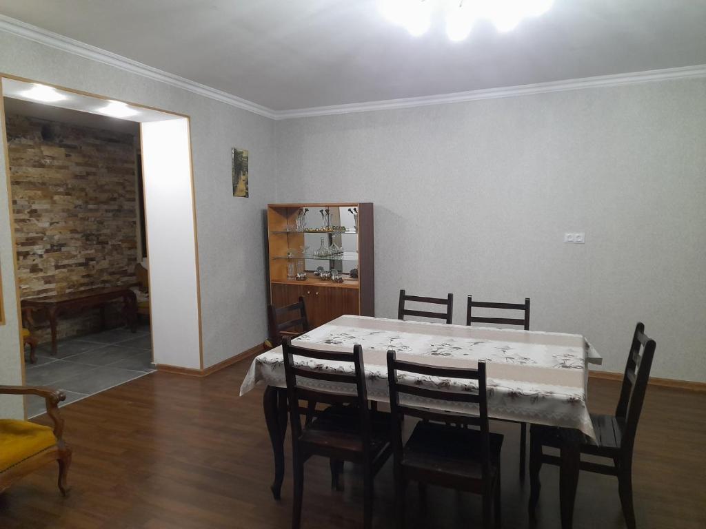 Амбролаури: Guest Tsibena House in Racha