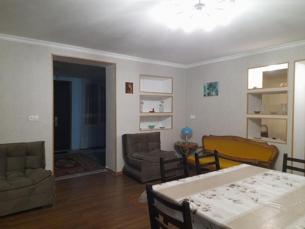 Амбролаури: Guest Tsibena House in Racha