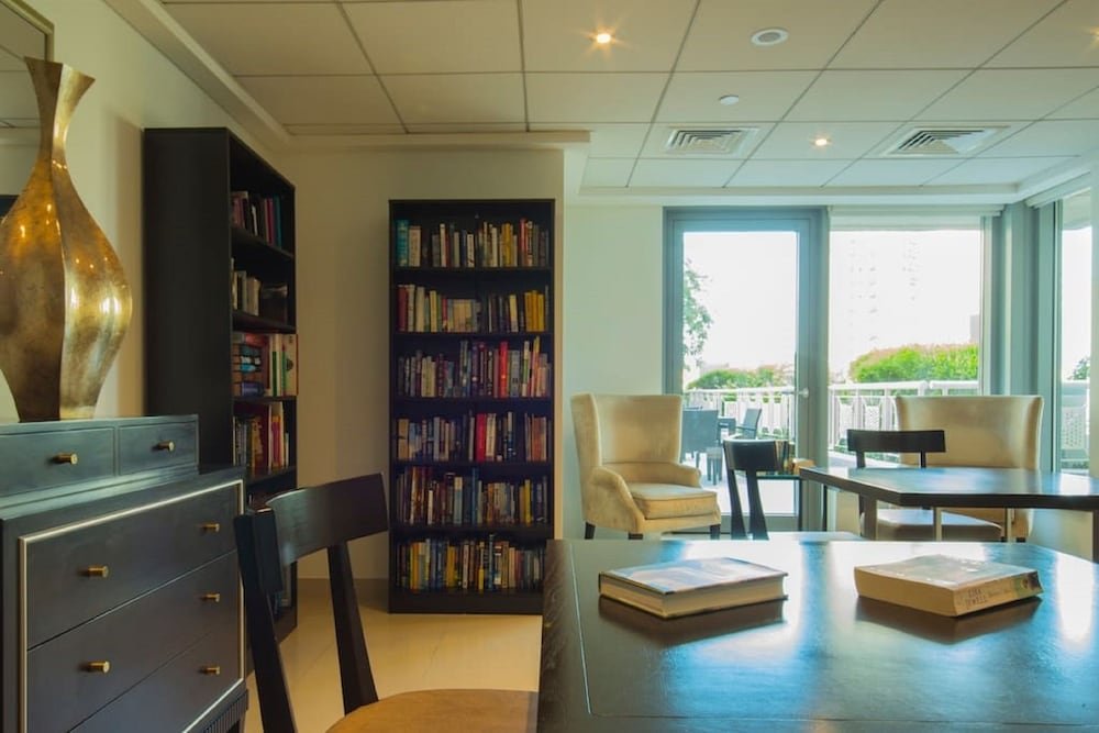 Дубай: Waves Ease By Emaar Apartment