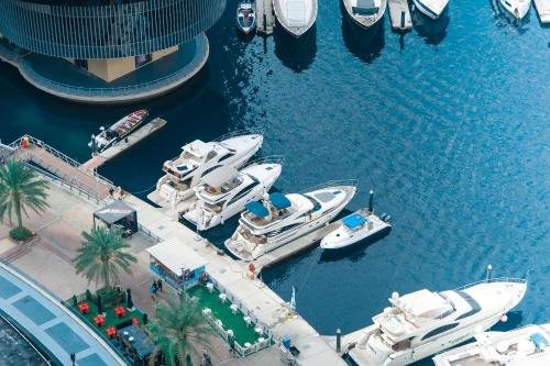 Дубай: Luton Vacation Homes - Address Dubai Marina Stylish Studio, Marina View