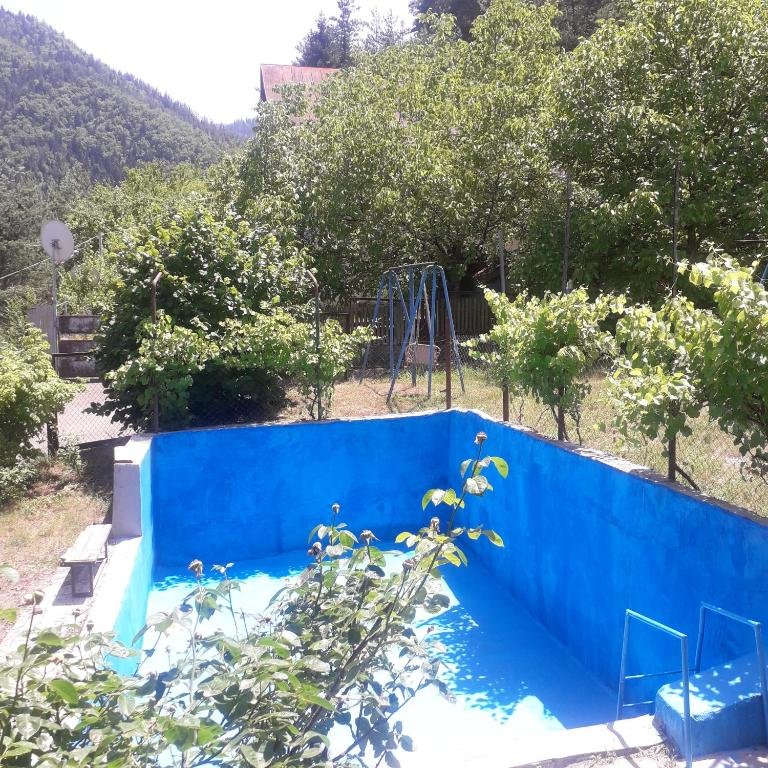 Ликани: Nika's House