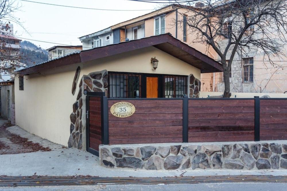 Боржоми: PATHOUSE