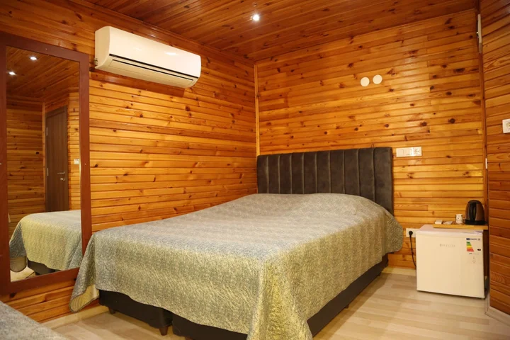 Боябат: Mentes Otel