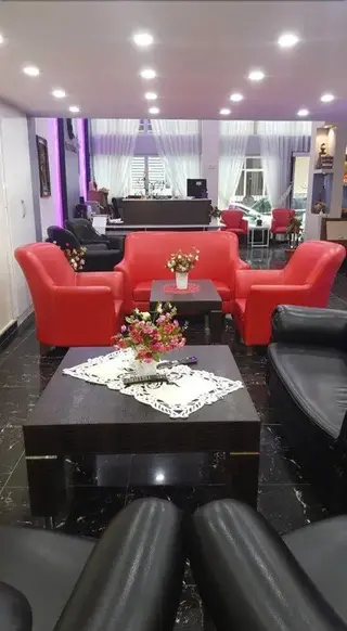 Боябат: Mentes Otel
