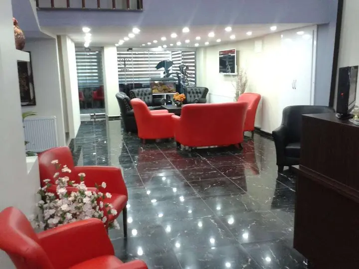 Боябат: Mentes Otel