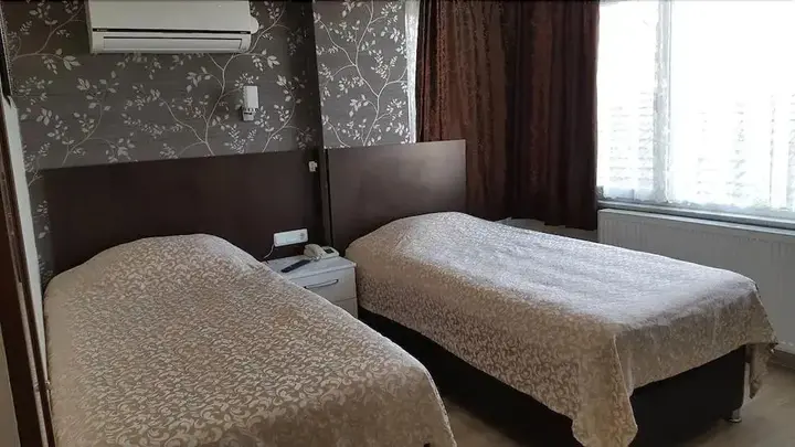 Боябат: Mentes Otel