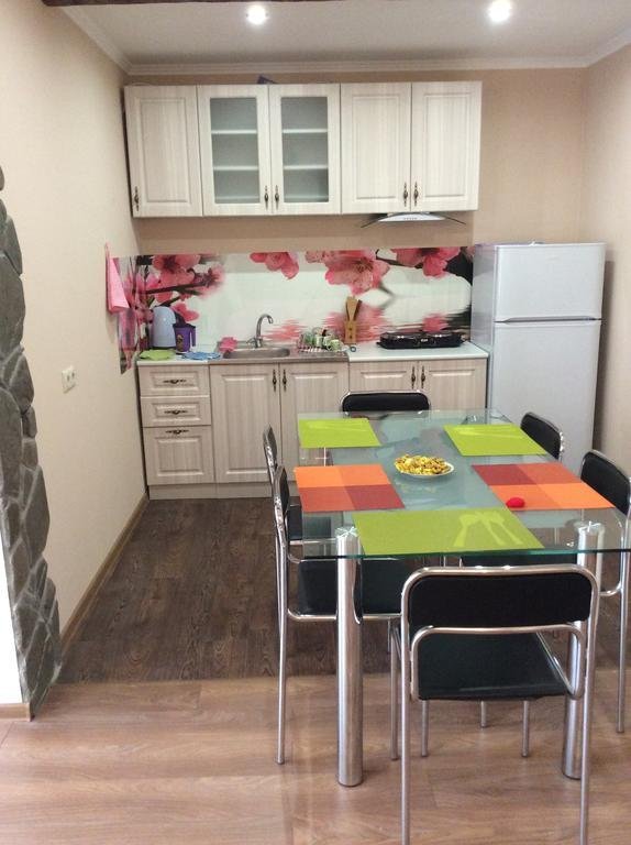 Гагра: Na Komarova 2 Guest House