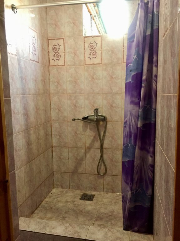 Новый Афон: U Donaryi Guest House