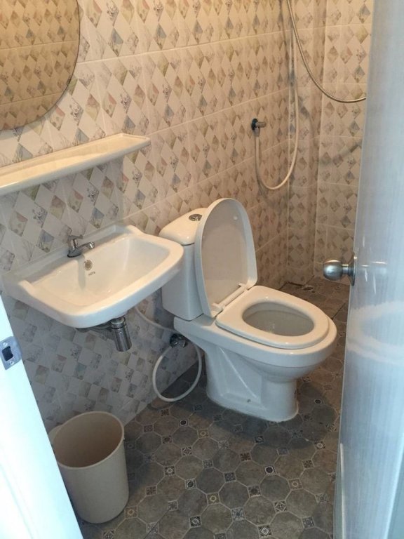 Ко Сичанг: Oyo 1090 Neutron Bungalow