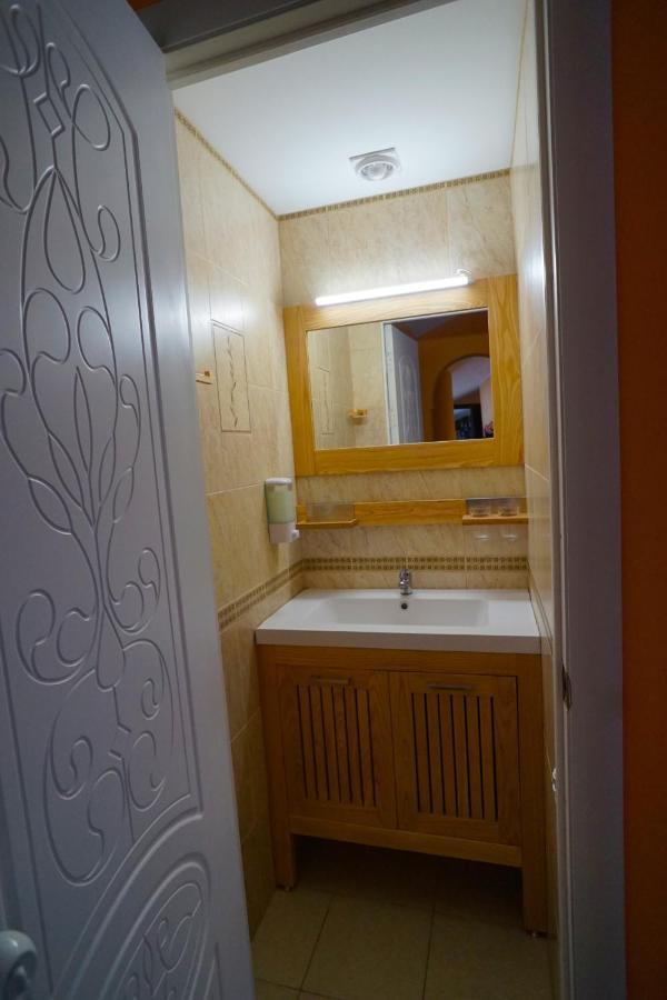 Янино-1: Гостевой дом Helen's Home