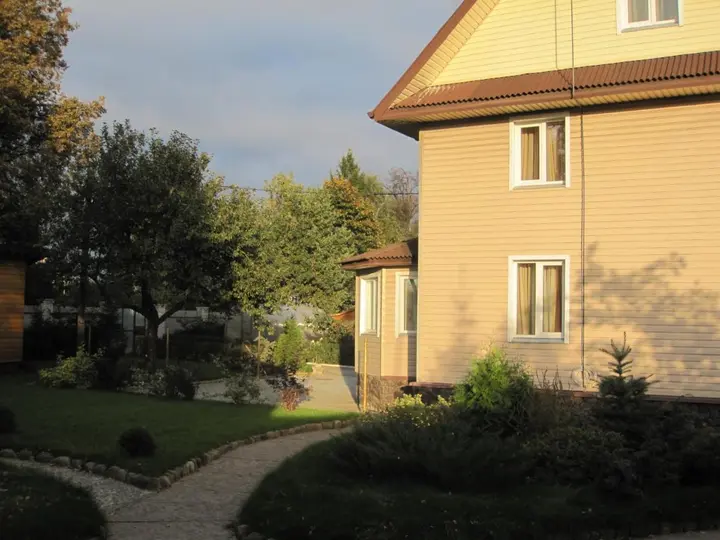 Янино-1: Гостевой дом Helen's Home