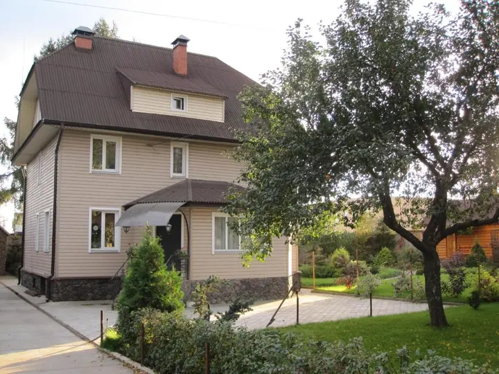 Янино-1: Гостевой дом Helen's Home