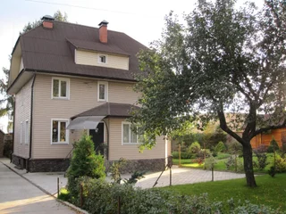 Янино-1: Гостевой дом Helen's Home