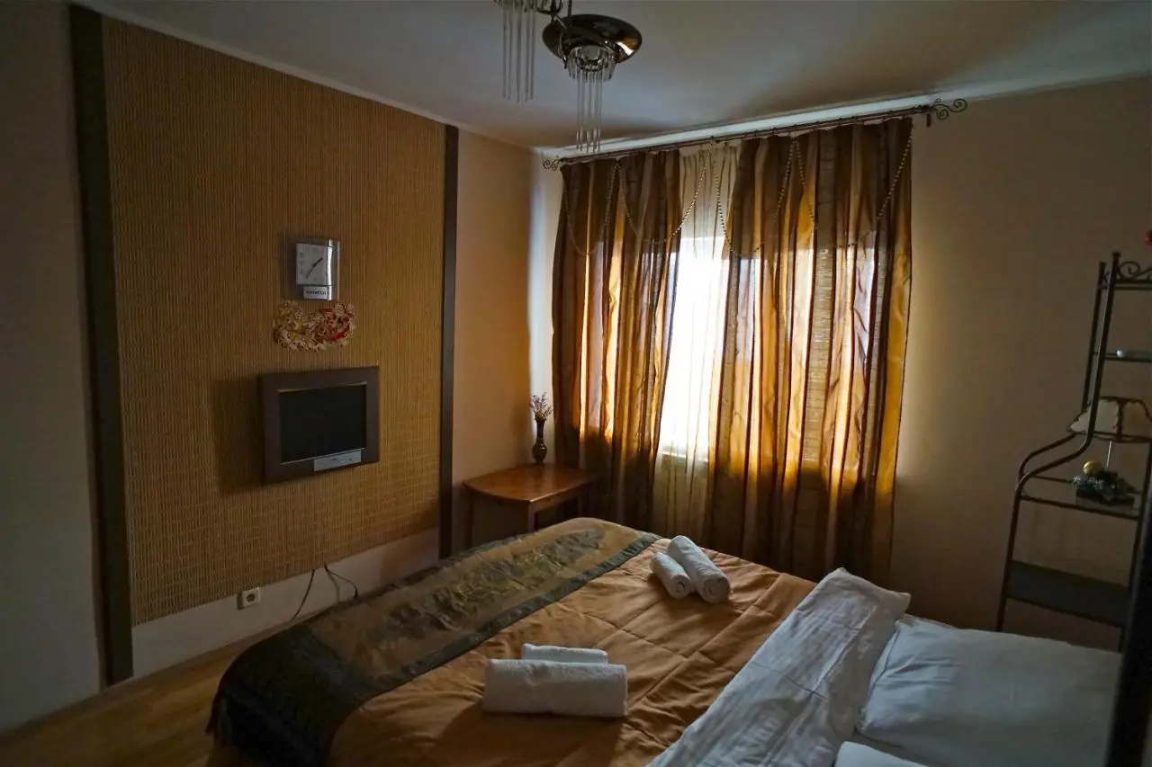 Янино-1: Гостевой дом Helen's Home