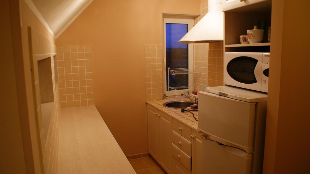 Янино-1: Гостевой дом Helen's Home