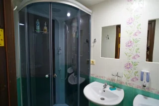 Янино-1: Гостевой дом Helen's Home