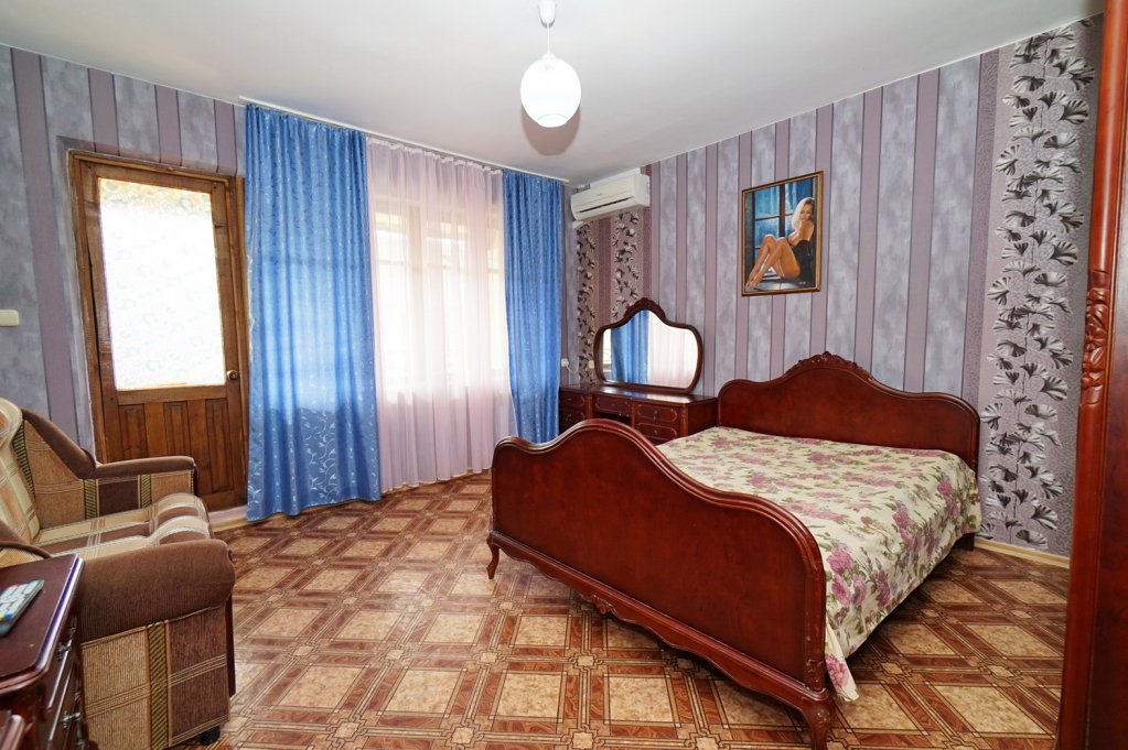 Шепси: Tower House
