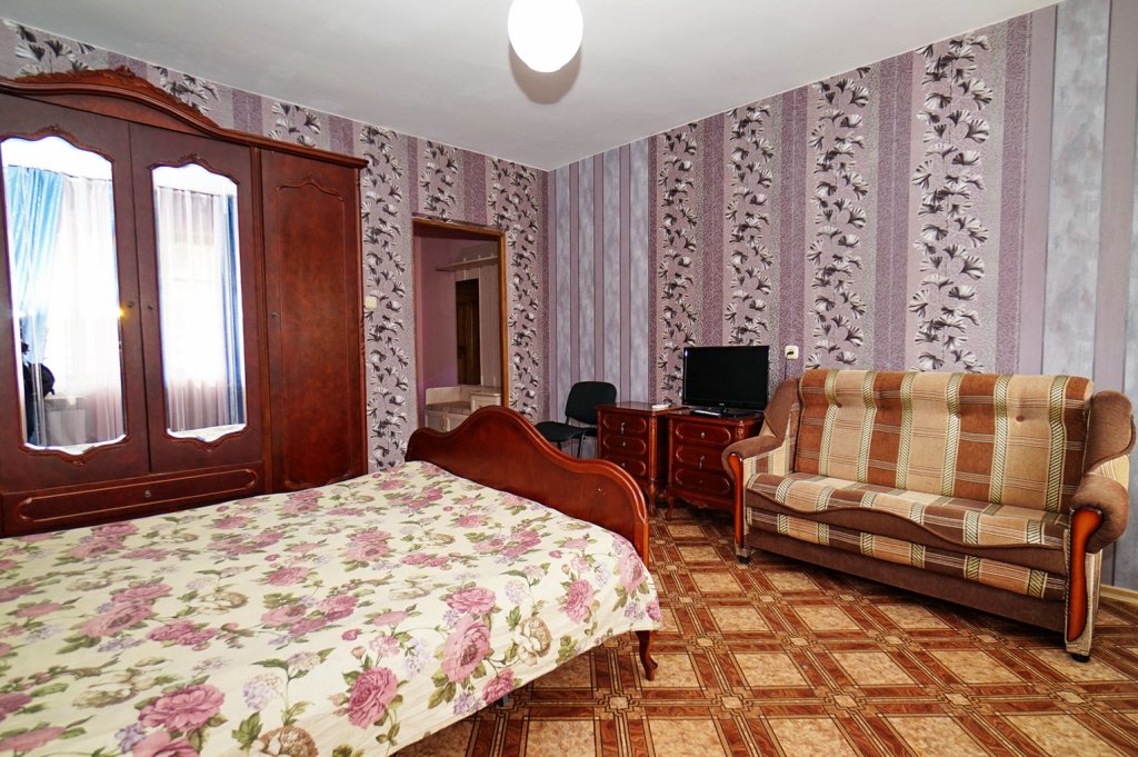 Шепси: Tower House