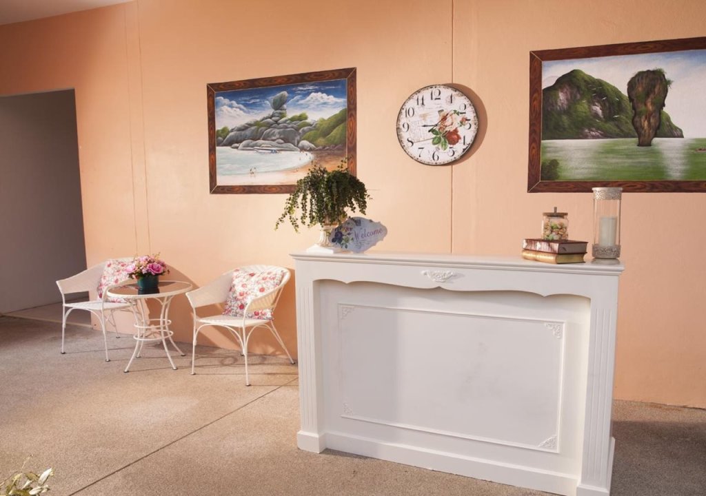 Као Лак: Les Fleurs House