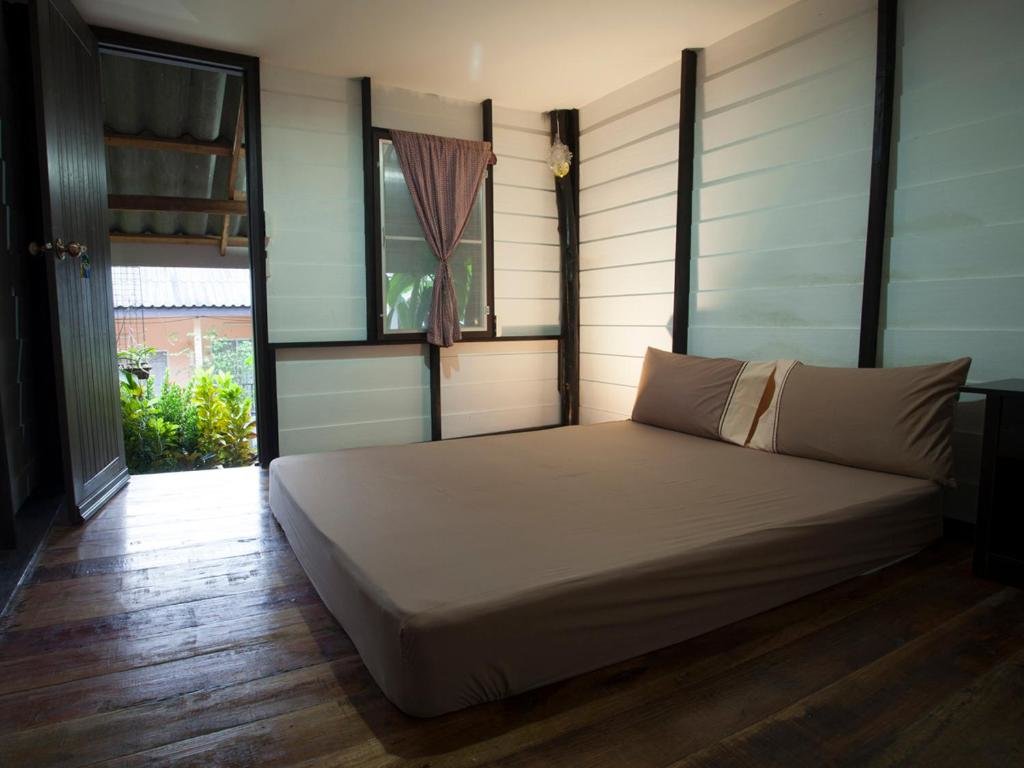 Као Лак: Les Fleurs House