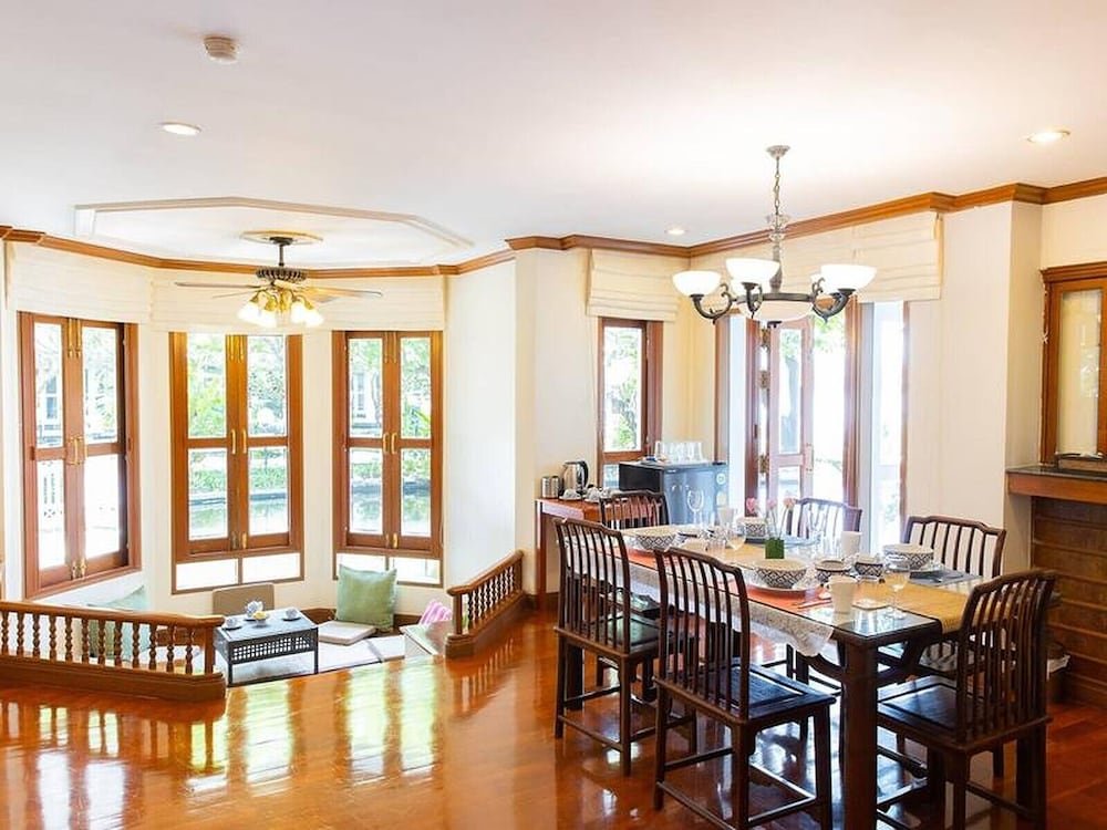 Бангкок: Royal Riverside Villa River View Suite