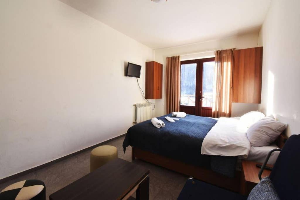 Бакуриани: Sunny apt With balcony in the heart of Bakuriani