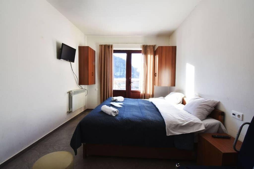 Бакуриани: Sunny apt With balcony in the heart of Bakuriani