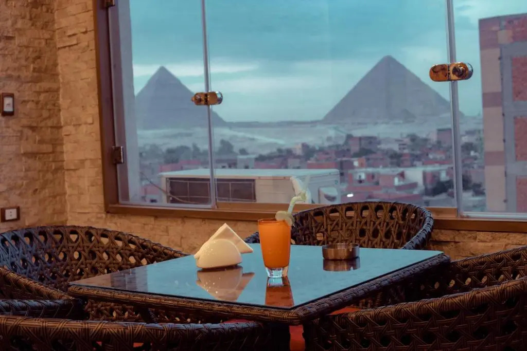 Гиза: Brothers Pyramids View