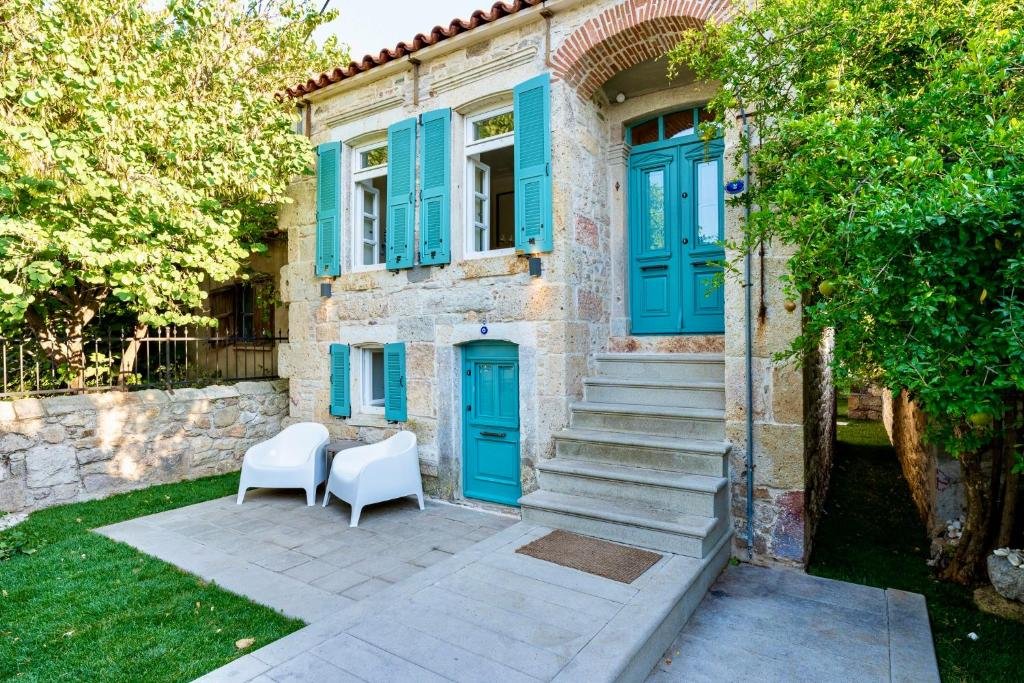 Фоча: MINIQ HOMES 102 - Historical Stone House with Garden Cinema