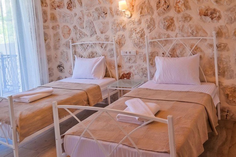 Исламлар: Villa Feronia